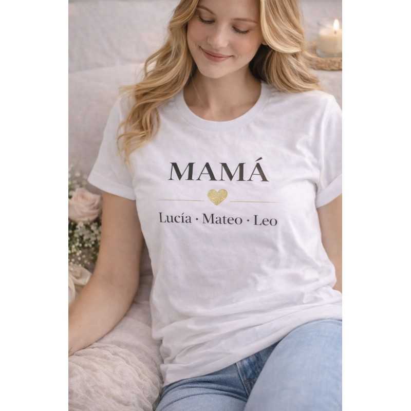 Camiseta Mamá con Nombres Personalizada | Corazón Dorado Elegante