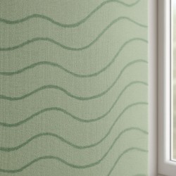 Estor enrollable verde pastel con líneas onduladas Green Flow–